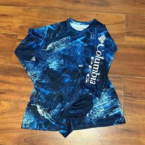 Size small. Great to use during the summer to be outside enjoying the sun.